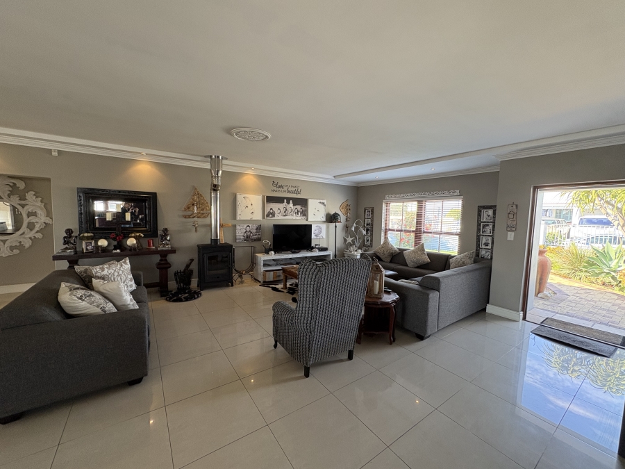 4 Bedroom Property for Sale in Yzerfontein Western Cape